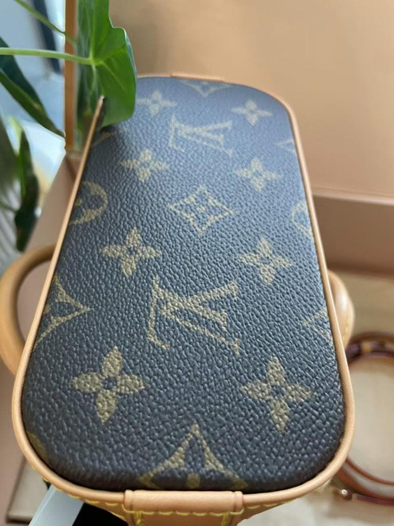 良品Louis Vuitton Mini Bag フラワーモチーフ