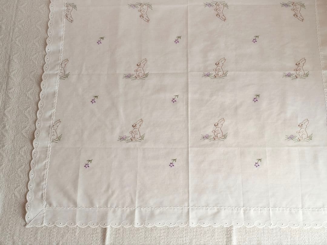 【mkuさま】vintage ❀ ウサギさん刺しゅうの テーブルクロス