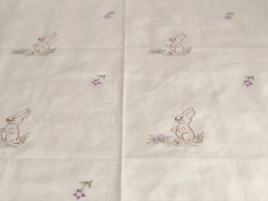 【mkuさま】vintage ❀ ウサギさん刺しゅうの テーブルクロス