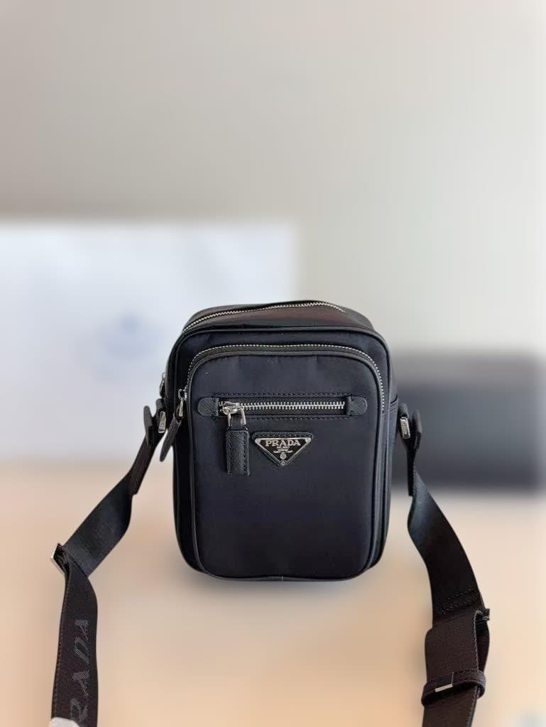 非売品 PRADA ショルダーバッグ カメラバッグ VIP @*13