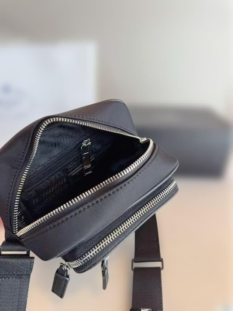非売品 PRADA ショルダーバッグ カメラバッグ VIP @*13