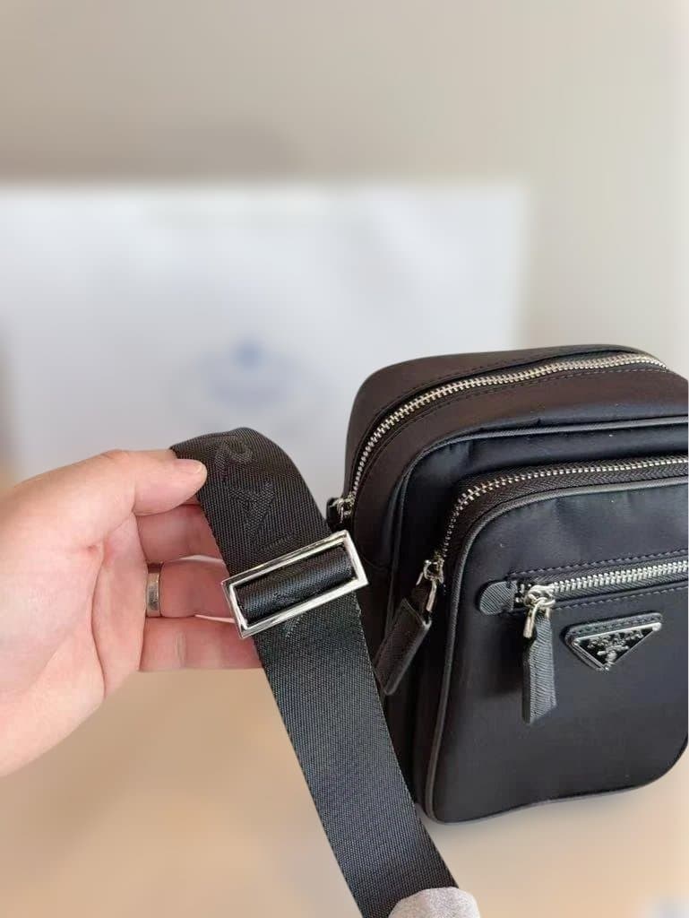 非売品 PRADA ショルダーバッグ カメラバッグ VIP @*13