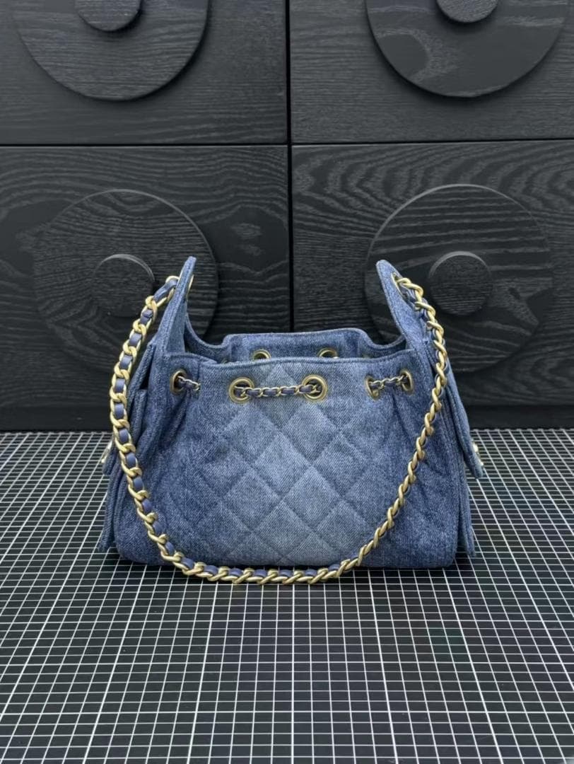 CHANEL デニム　キルティングバッグ