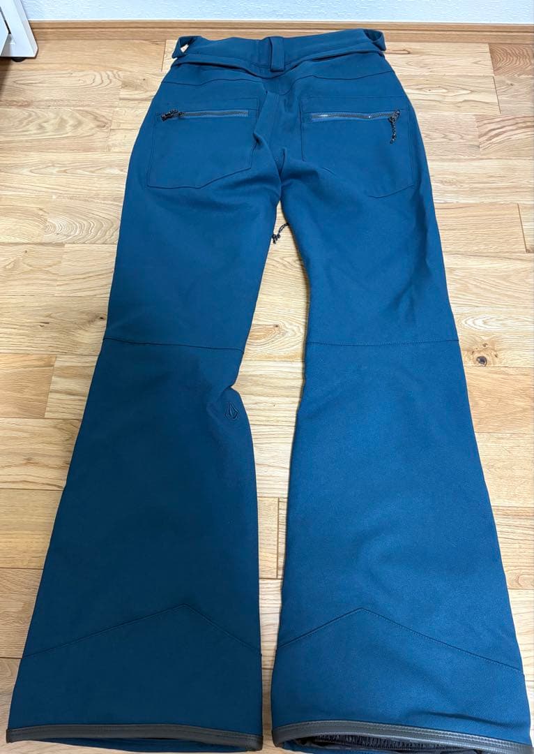 新品！VOLCOM SPECIES スノーボードパンツ 女性用 XS