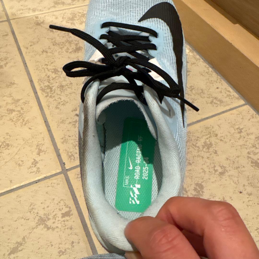 レディース　Nike ライトブルースパイクシューズ