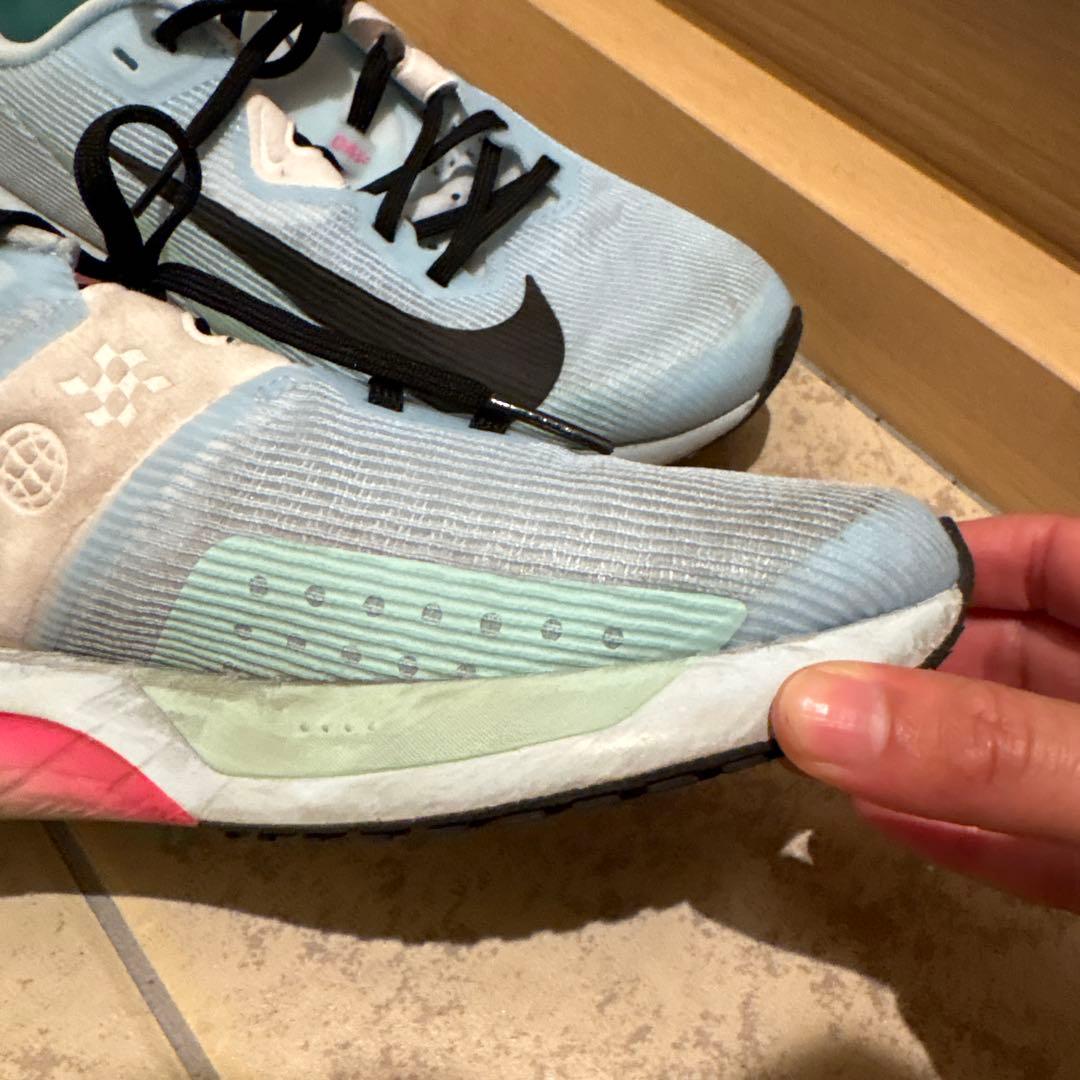レディース　Nike ライトブルースパイクシューズ