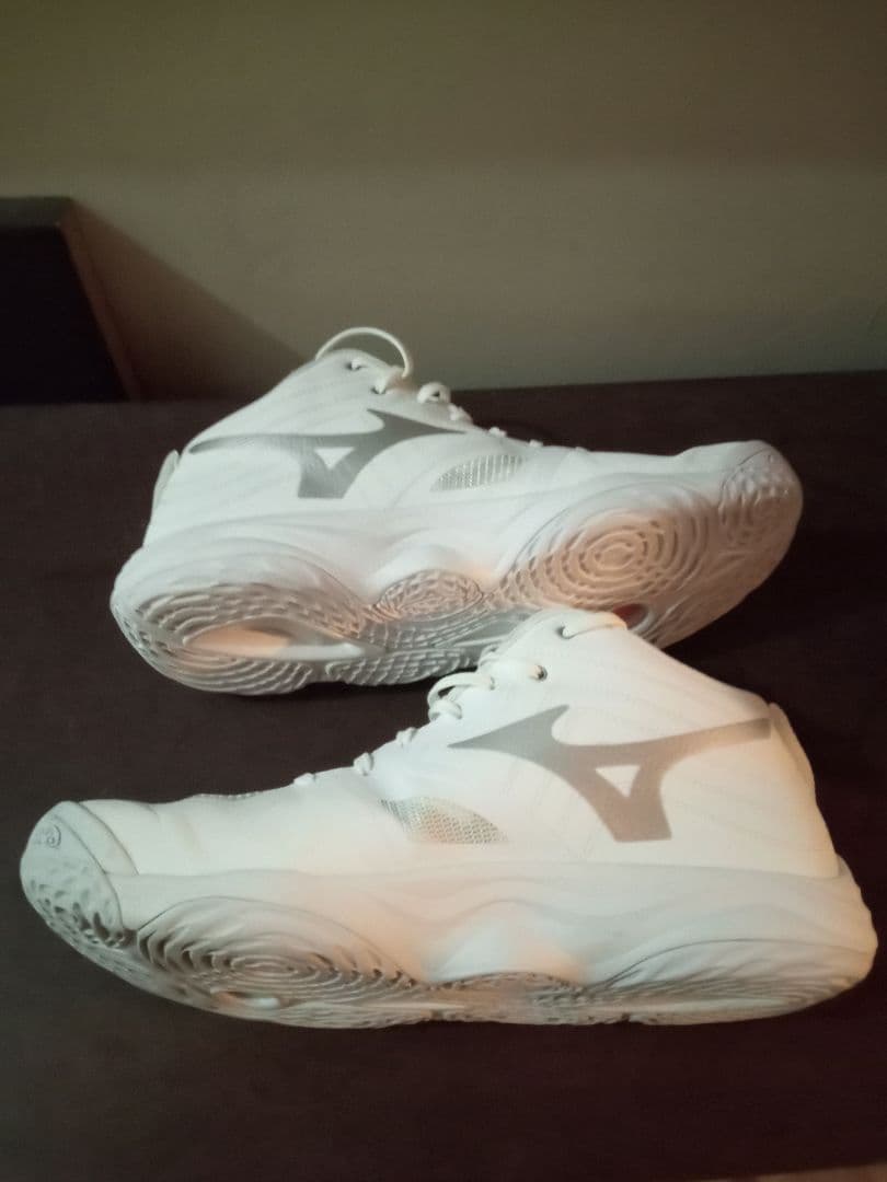 Mizuno バレーボール モーメンタムエリート ミドル 28.5cm(中古品)