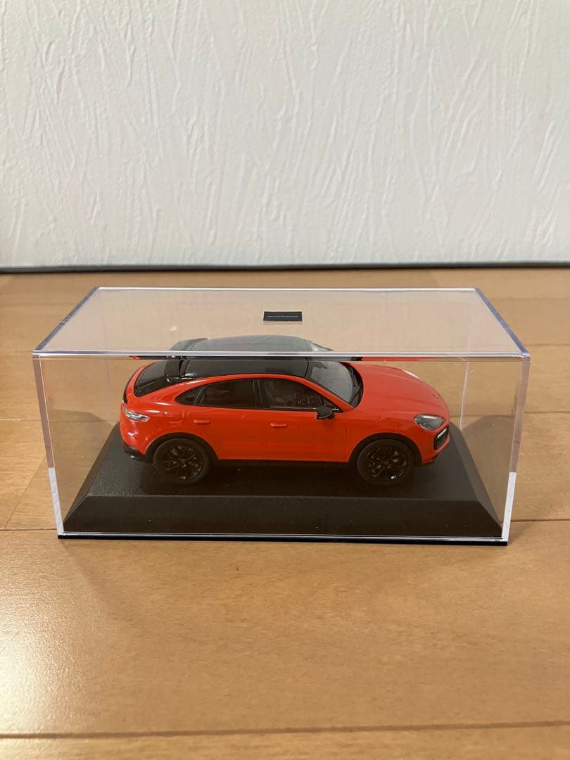 Cayenne S Coupé オレンジ ミニカー 1/43