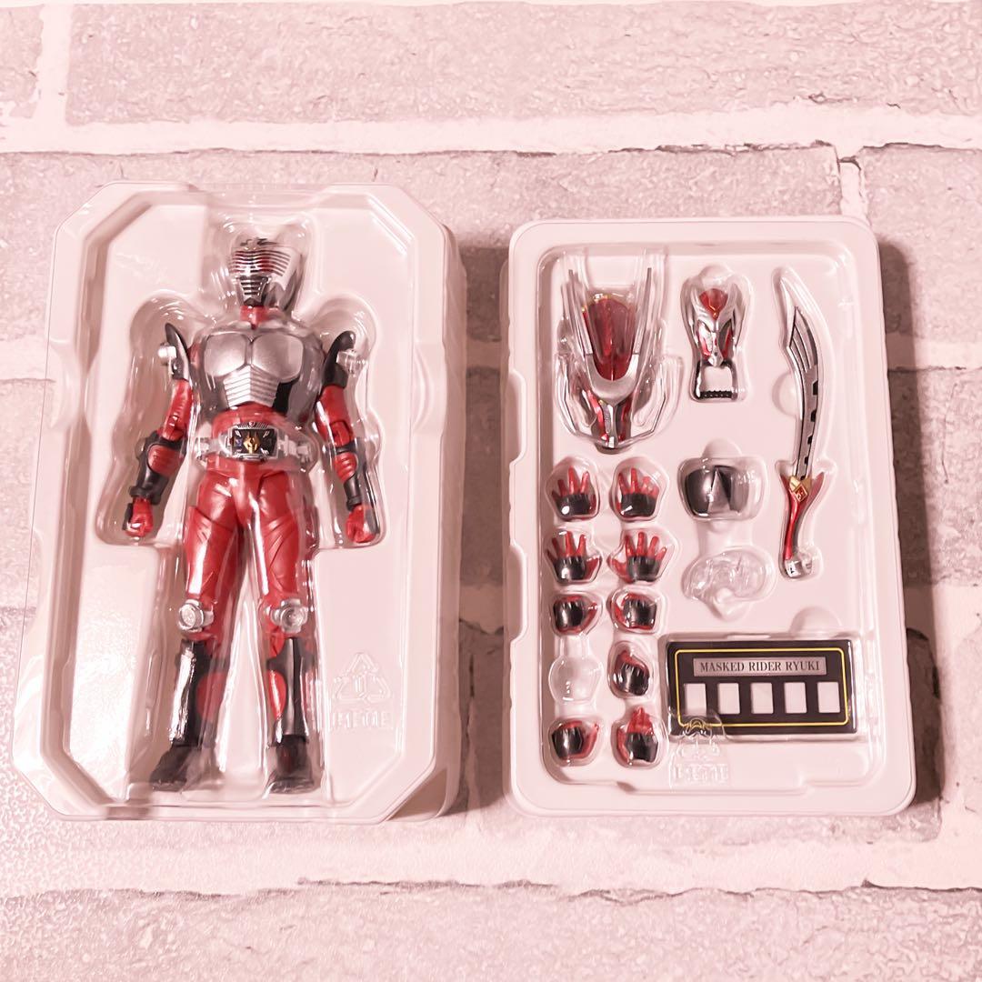 S.H.Figuarts 真骨彫製法 仮面ライダー龍騎