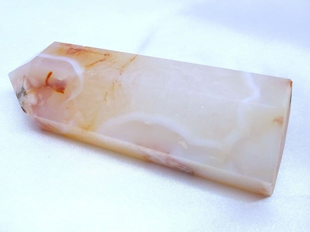 カーネリアン　桜めのう　共生　ポイント　六角柱　結晶　ミルキー　開運　厄除