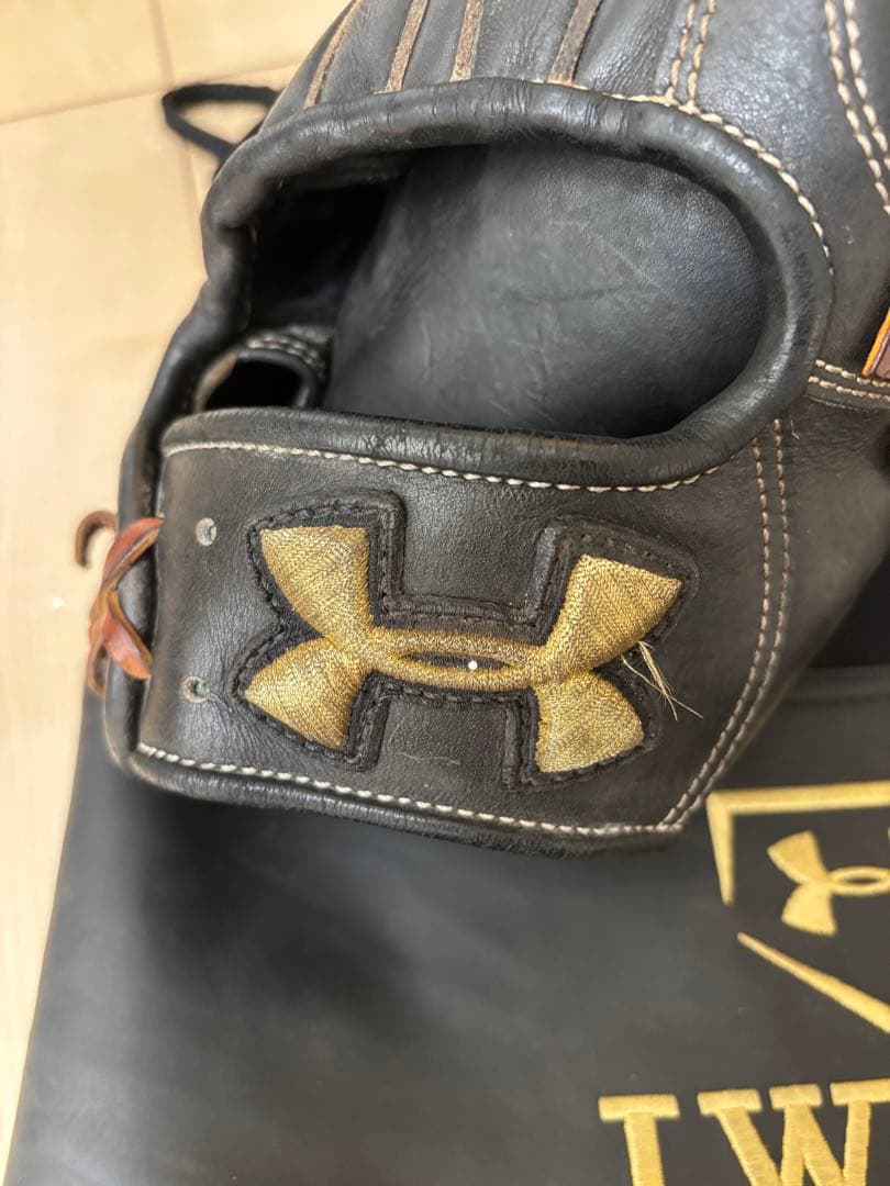 Under Armour 硬式グローブ 黒色 収納袋付き