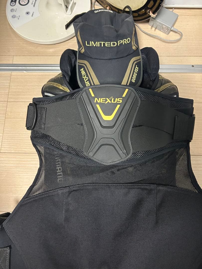シマノ　LIMITED PRO フローティングベスト