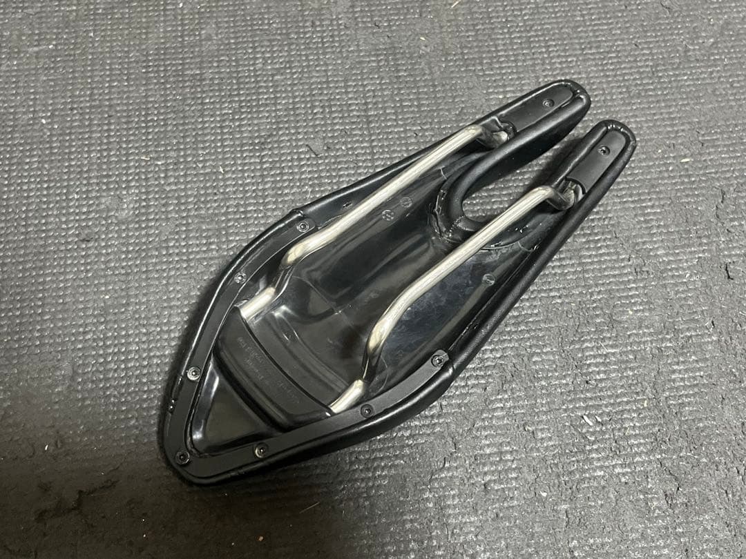 Ism PN1.0 TTサドル 美品