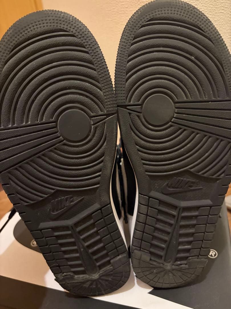 NIKE AIR JORDAN 1 RETRO ブラック/ホワイト 26.5cm
