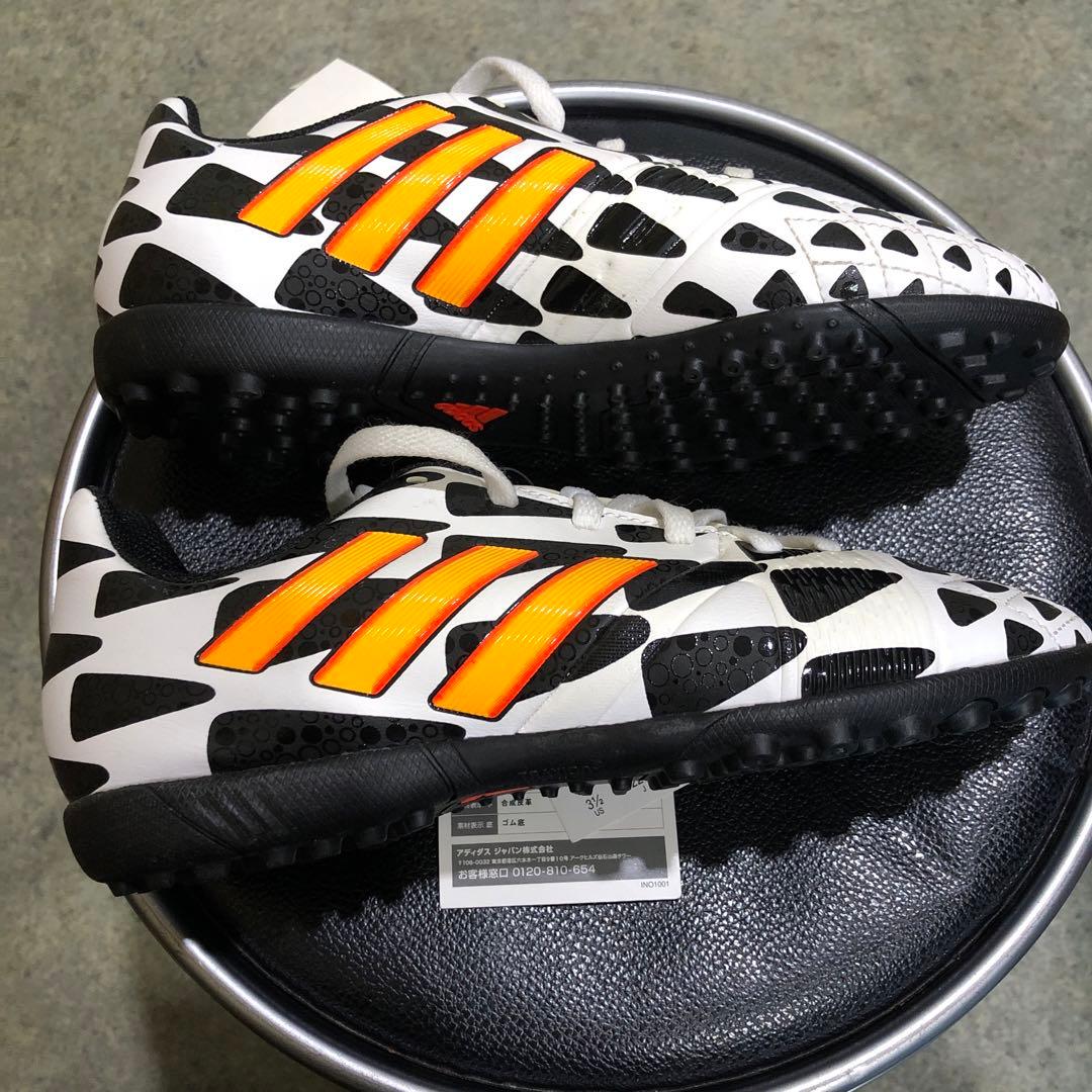 アディダスジュニアフットサルシューズ新品