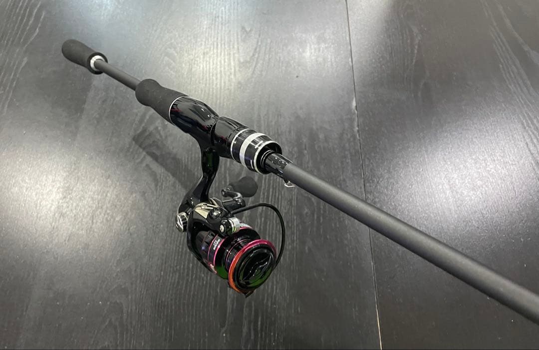 海釣りルアー釣りデビュー2ピーススピニングロッド&3000番リール&ルアー他付き