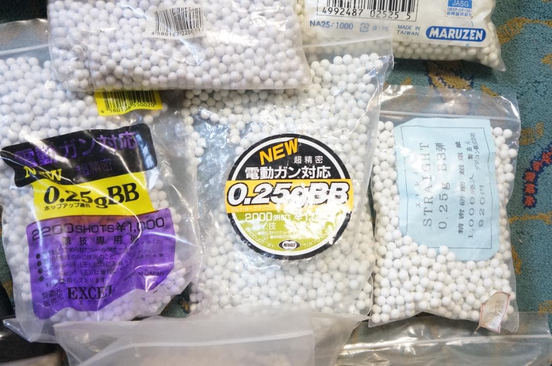0.2g　0.25g　6㎜　BB弾まとめて約7㎏　　電動給弾器クイッくん付き