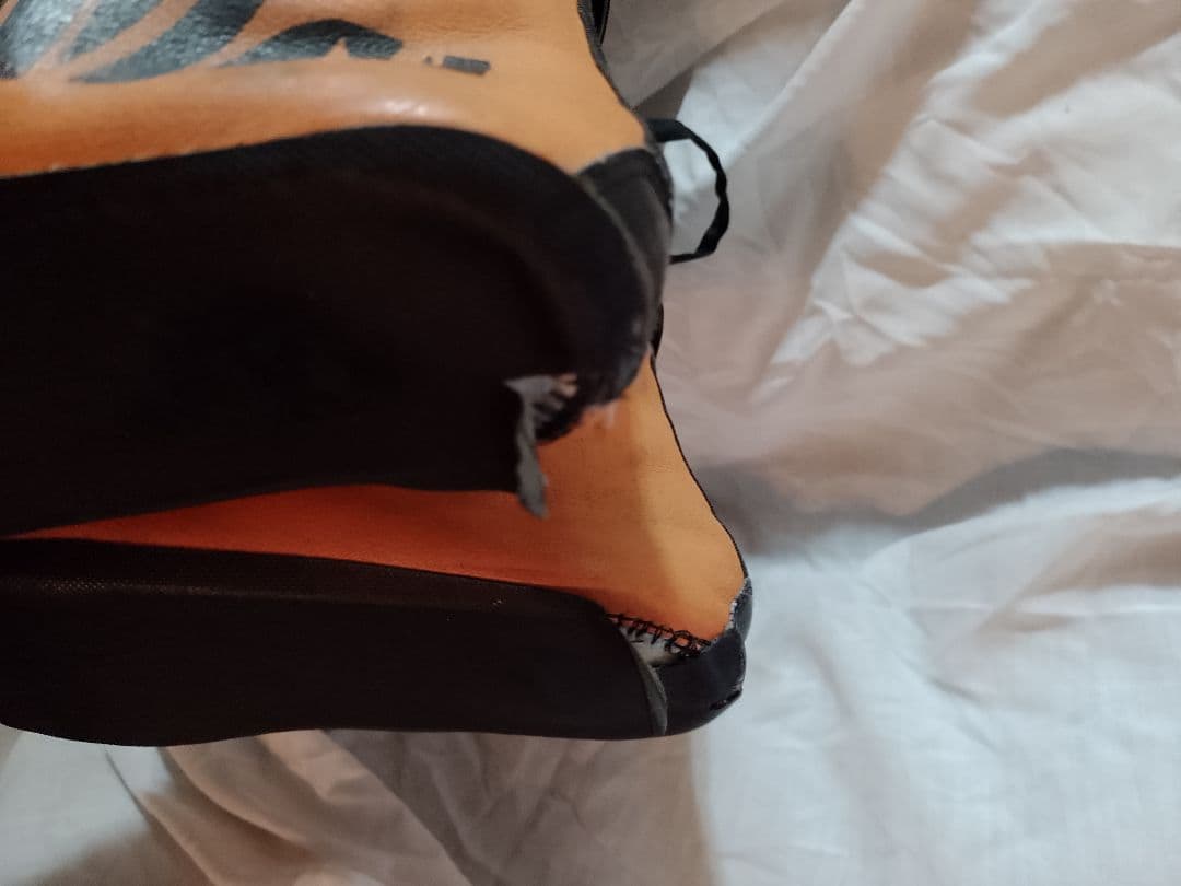 オレンジ 黒 スキー用ブーツ TECNICA INFERNO booster