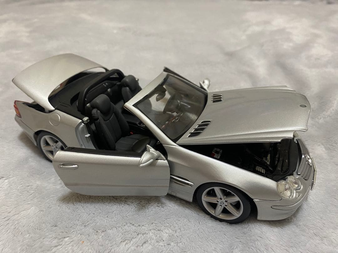 ミニカー Maisto Mercedes-Benz SL-Class 1/18