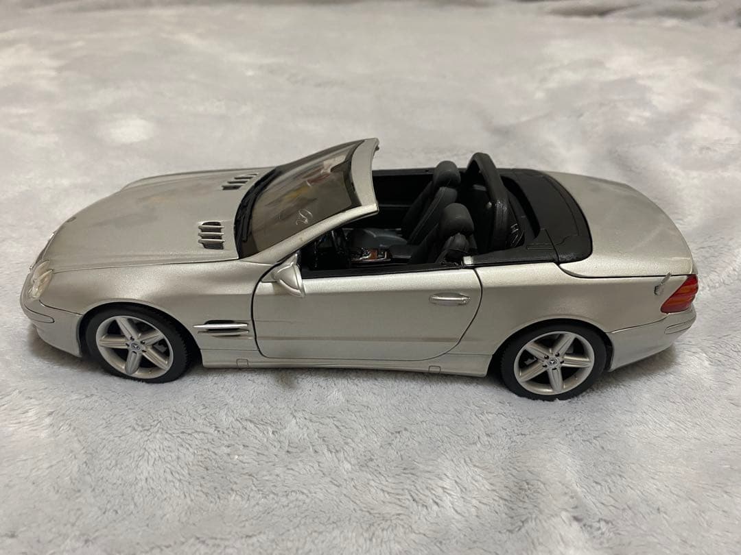 ミニカー Maisto Mercedes-Benz SL-Class 1/18
