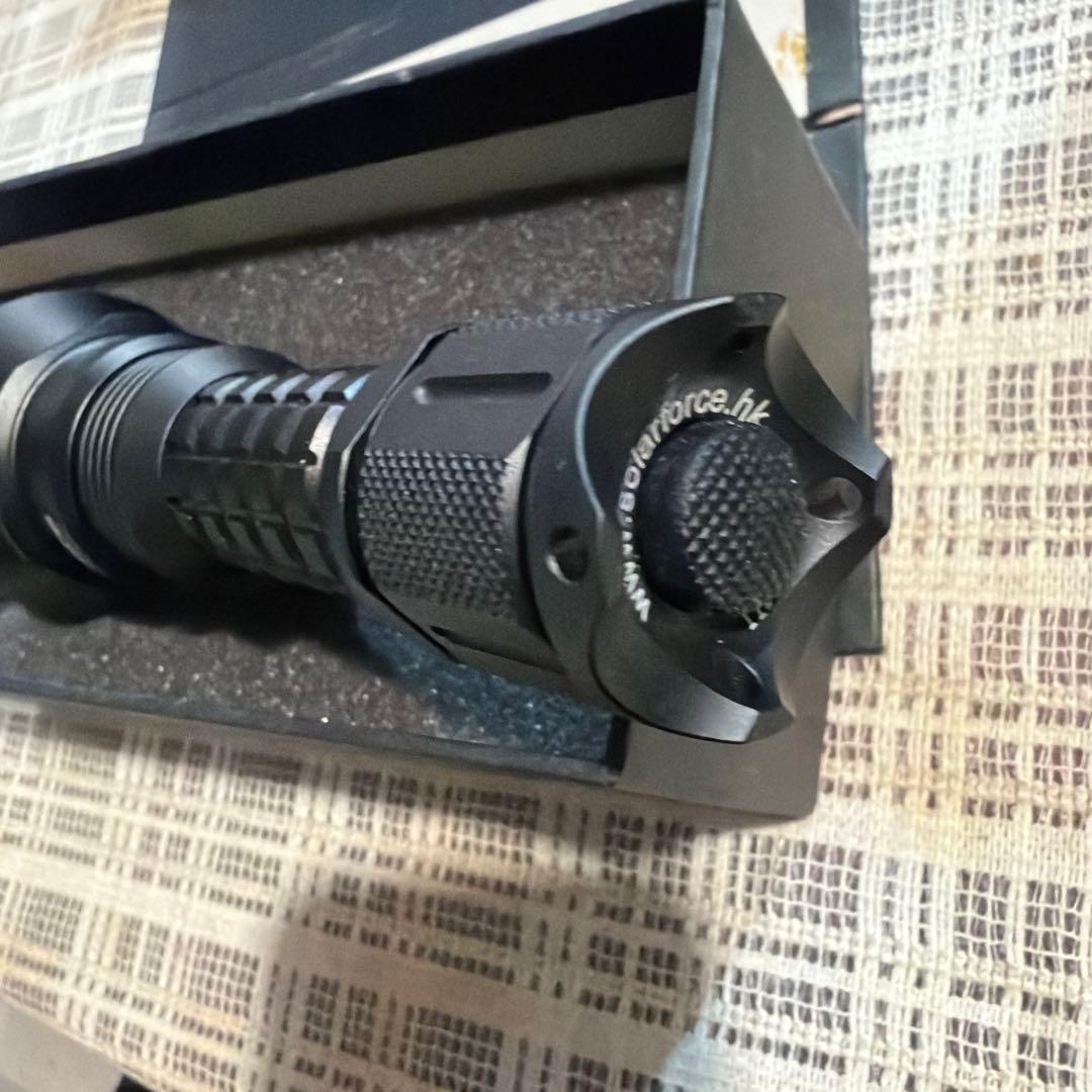 ライト　懐中電灯　SOLARFORCE