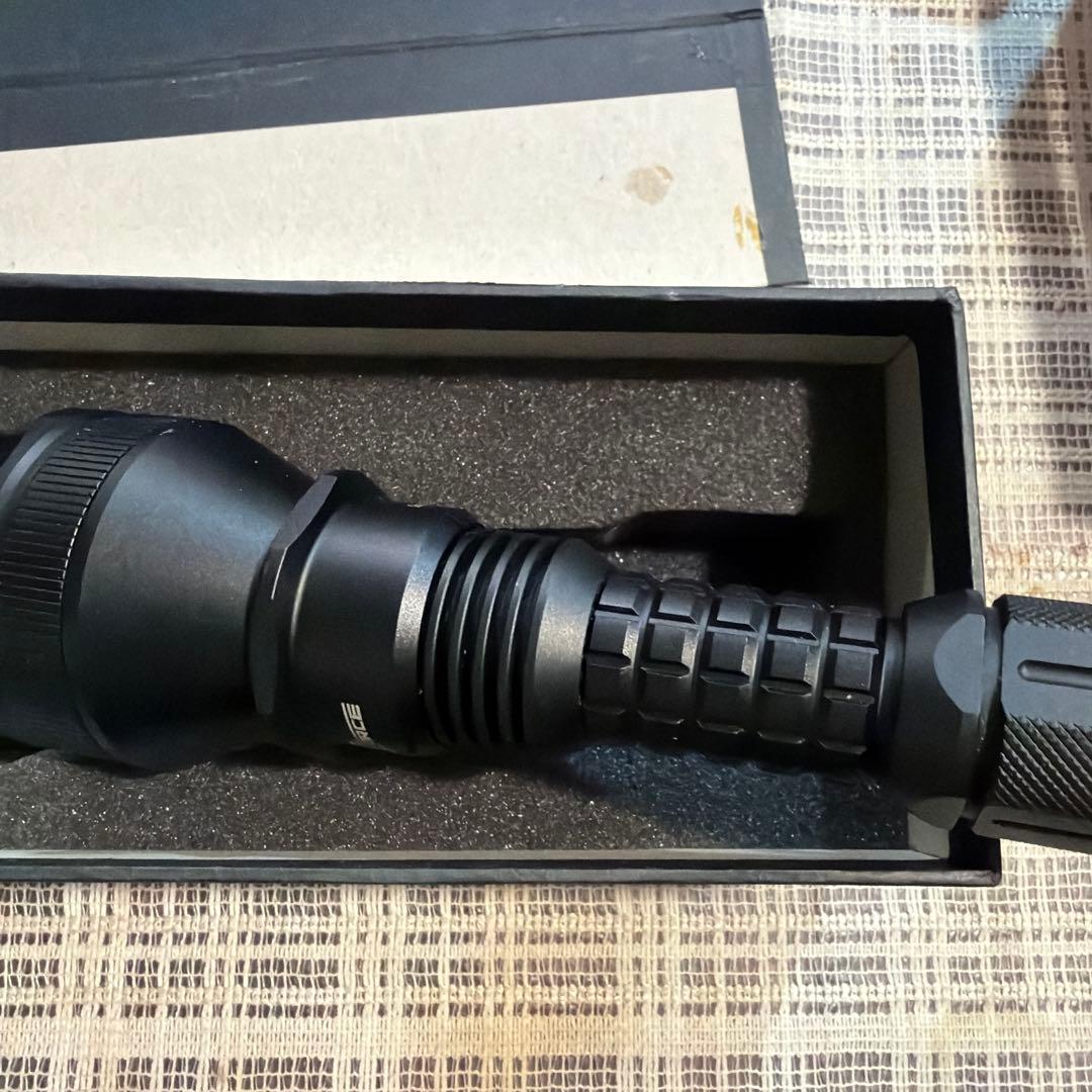 ライト　懐中電灯　SOLARFORCE