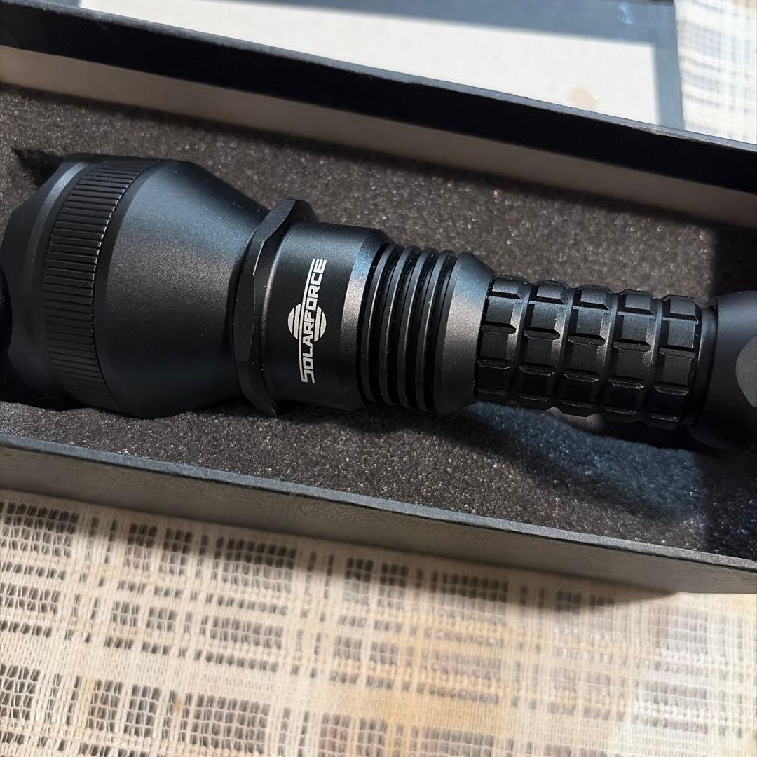 ライト　懐中電灯　SOLARFORCE
