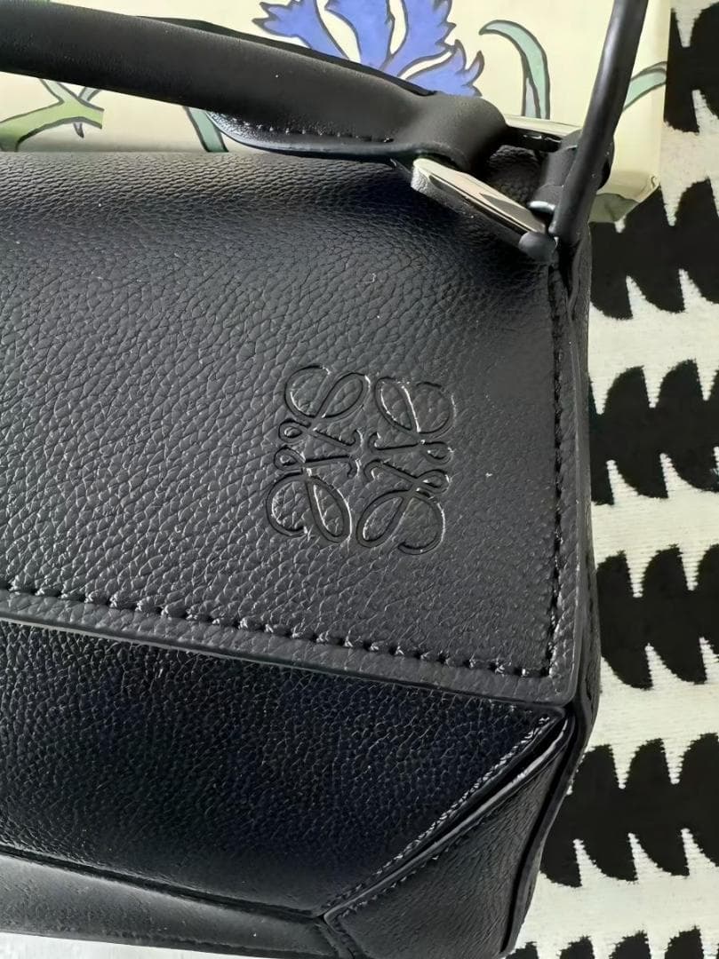 LOEWE ブラックバッグ 幾何学デザイン~~