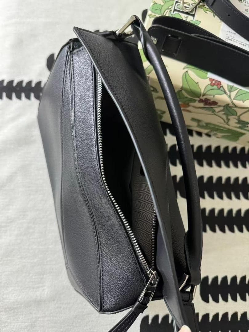 LOEWE ブラックバッグ 幾何学デザイン~~