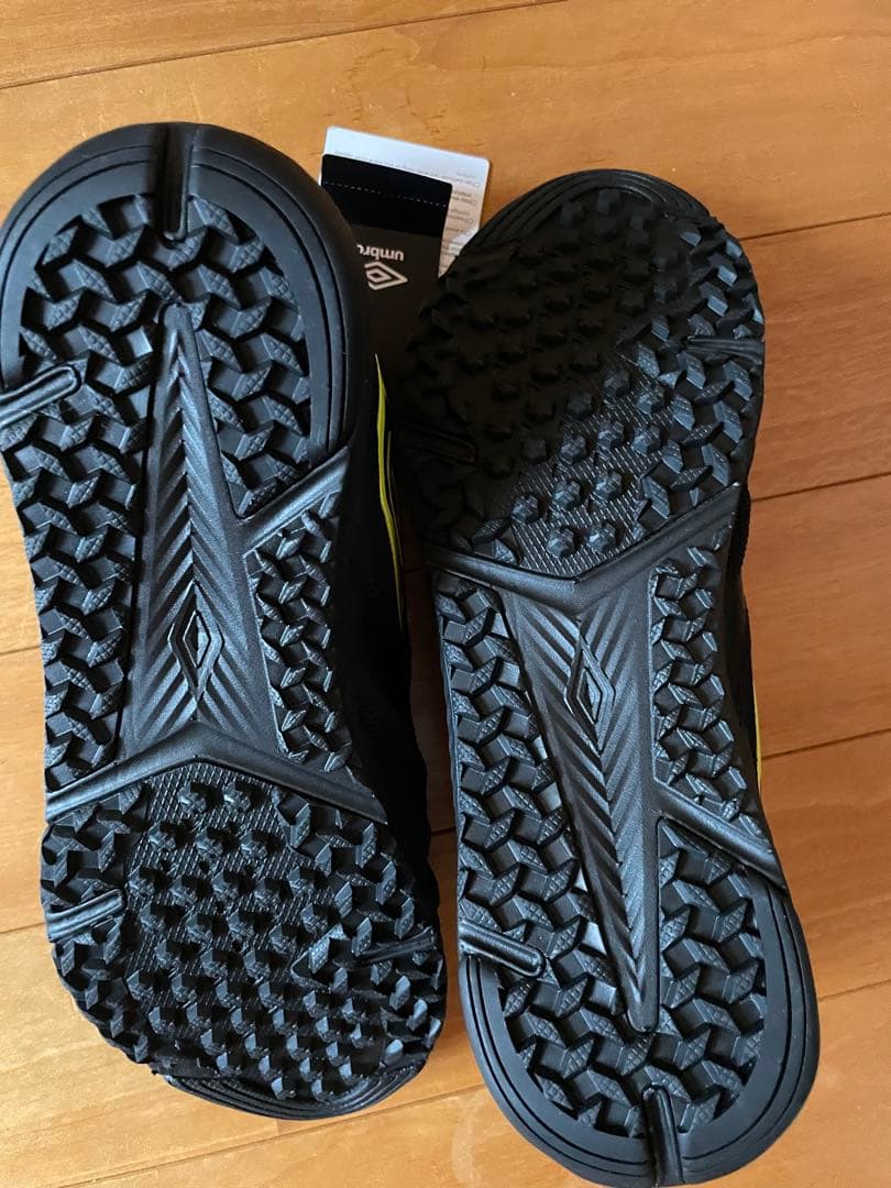 Umbro スニーカー 黒/ネオンイエロー 26.5