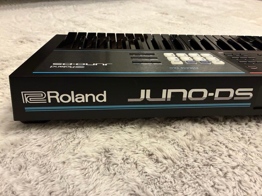 【希少限定カラー】 ローランド JUNO-DS61Bシンセサイザー 61鍵盤