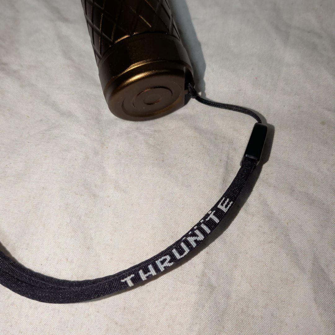 ThruNite Catapult V6 懐中電灯 SST70　フラッシュライト