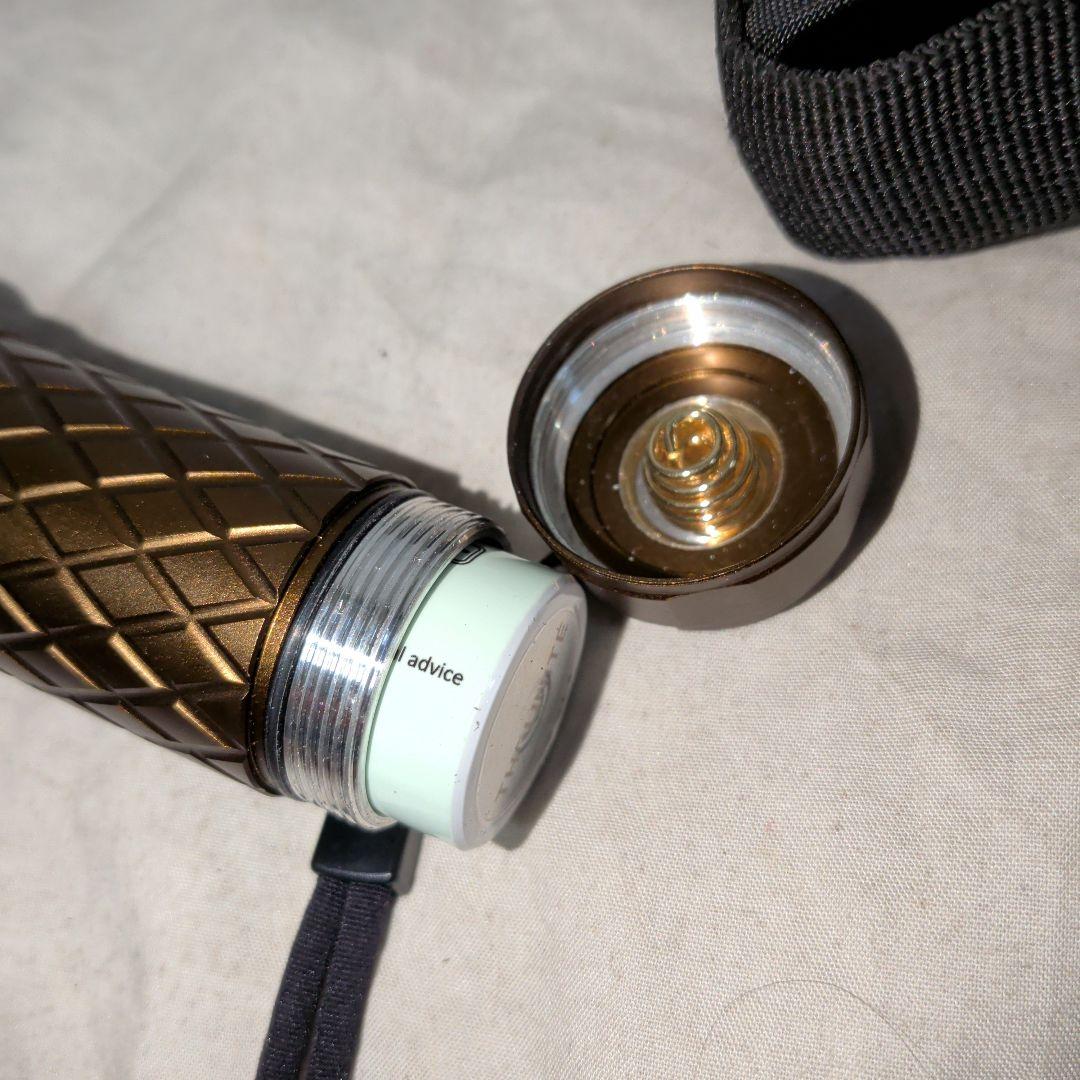 ThruNite Catapult V6 懐中電灯 SST70　フラッシュライト