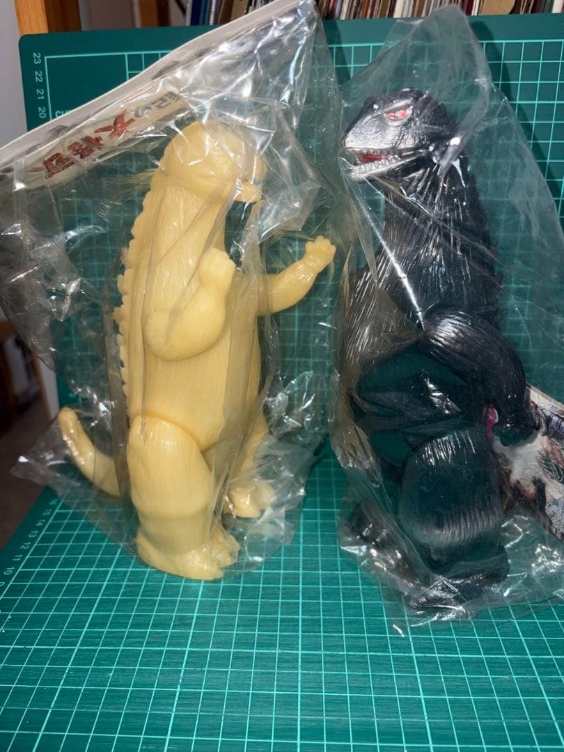 ブルマァクゴジラフィギュア 2体★クラッシック　未開封蓄光版　マルサン　バンダイ