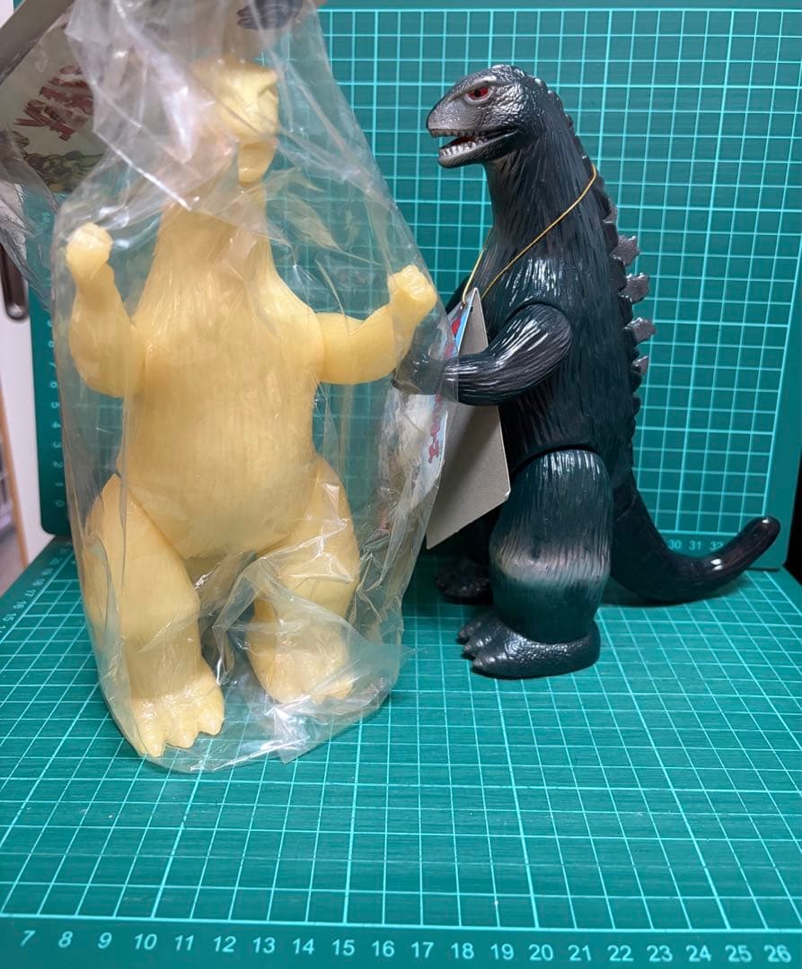 ブルマァクゴジラフィギュア 2体★クラッシック　未開封蓄光版　マルサン　バンダイ