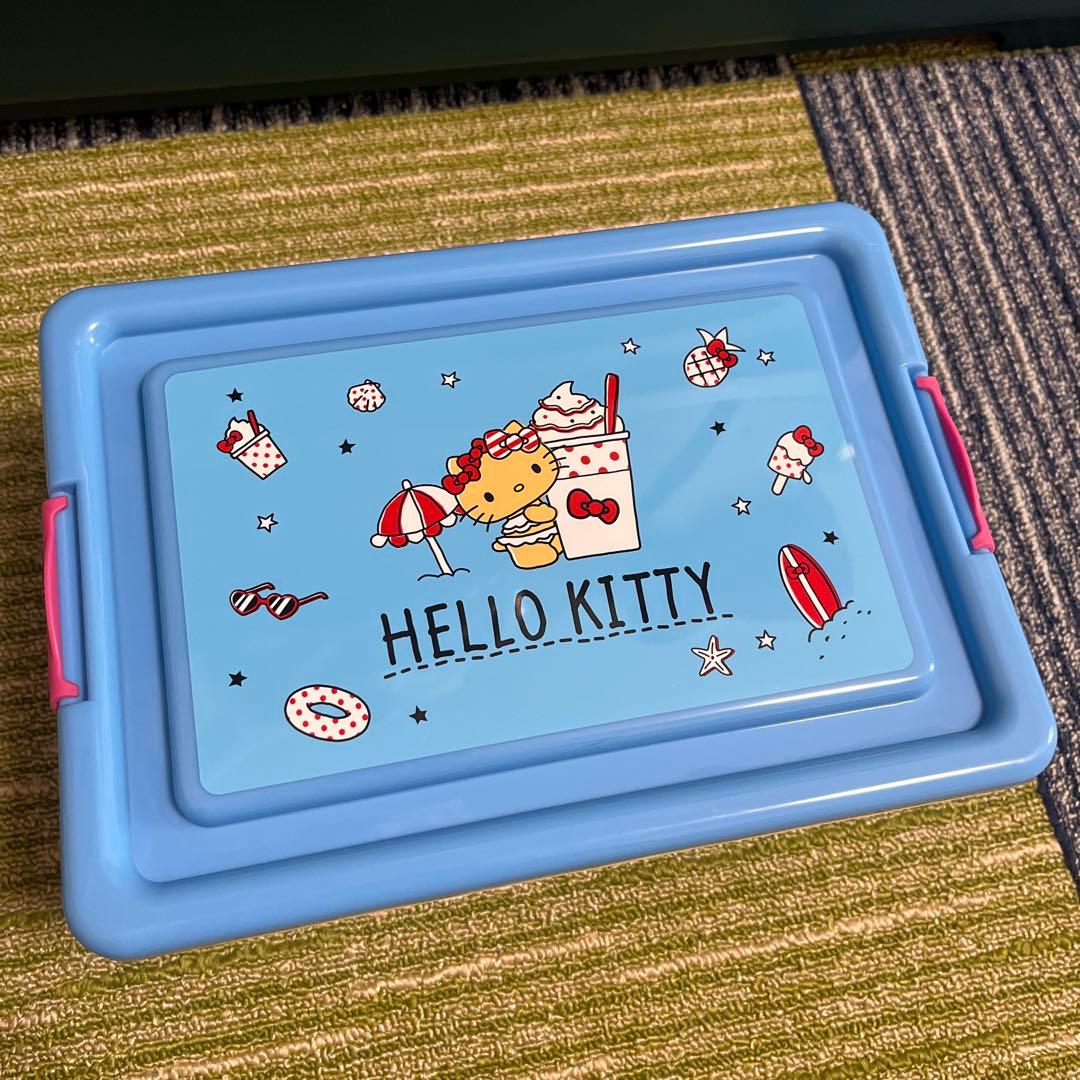 日焼けキティ　サンリオキャラクターズ　お菓子コンテナBOX