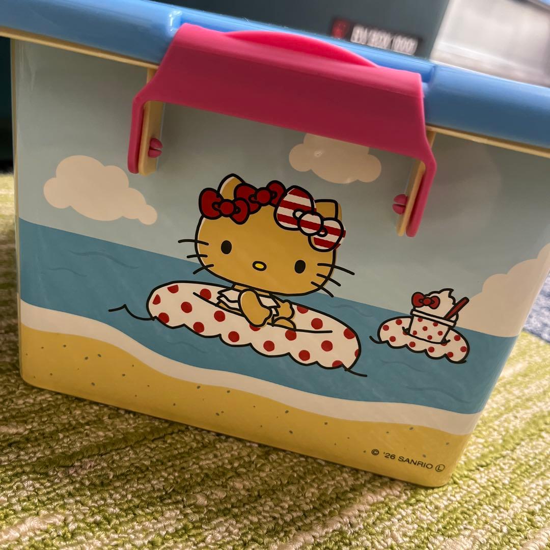 日焼けキティ　サンリオキャラクターズ　お菓子コンテナBOX