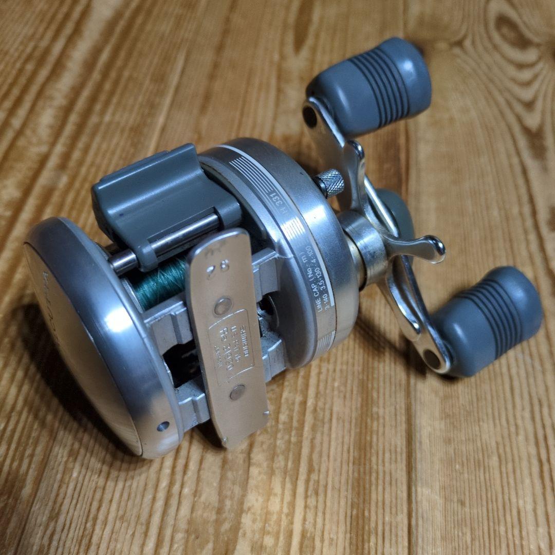 (中古品)SHIMANO カルカッタ100 シルバー リール
