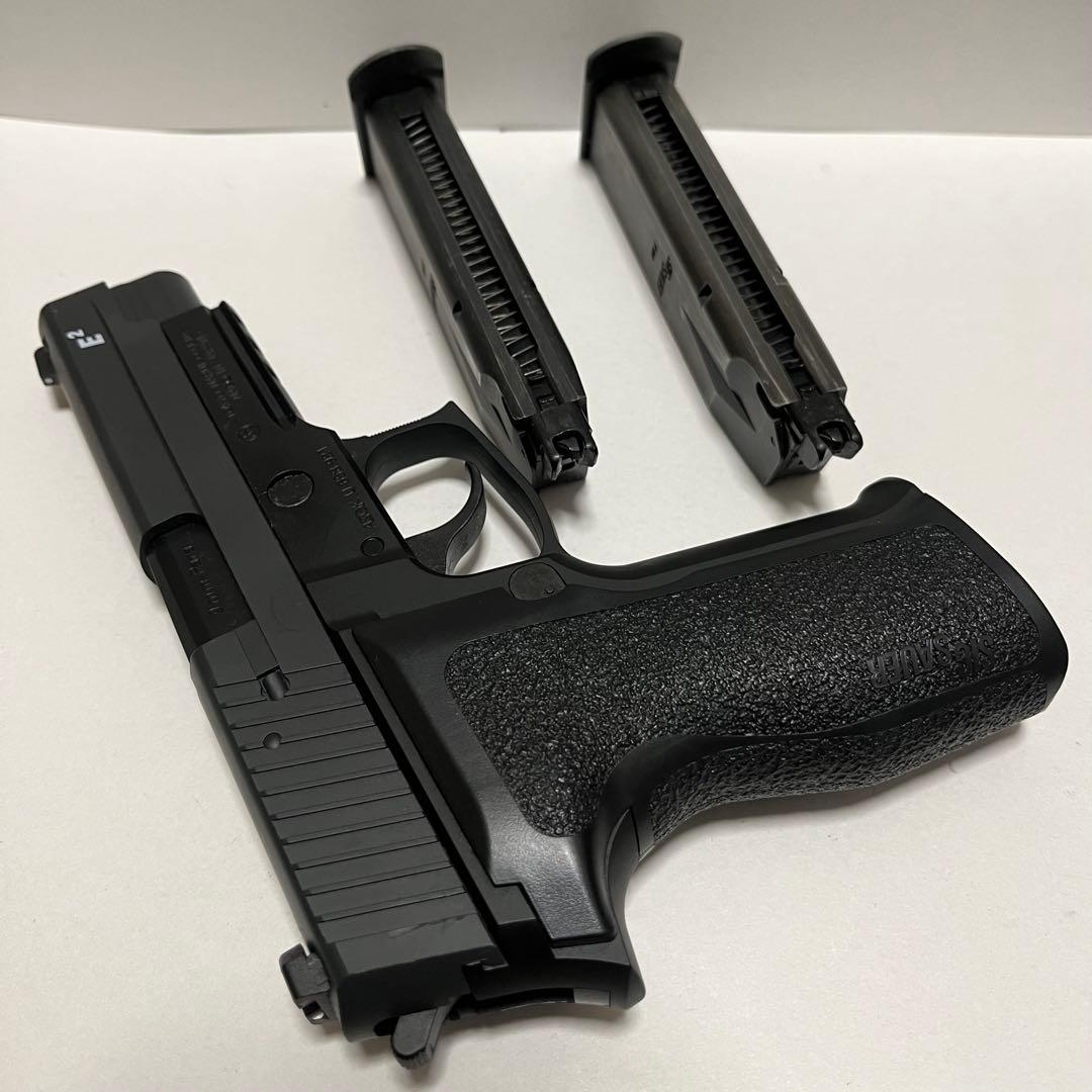 東京マルイSIG SAUER P226 E2ガスブローバック　マガジン計２本