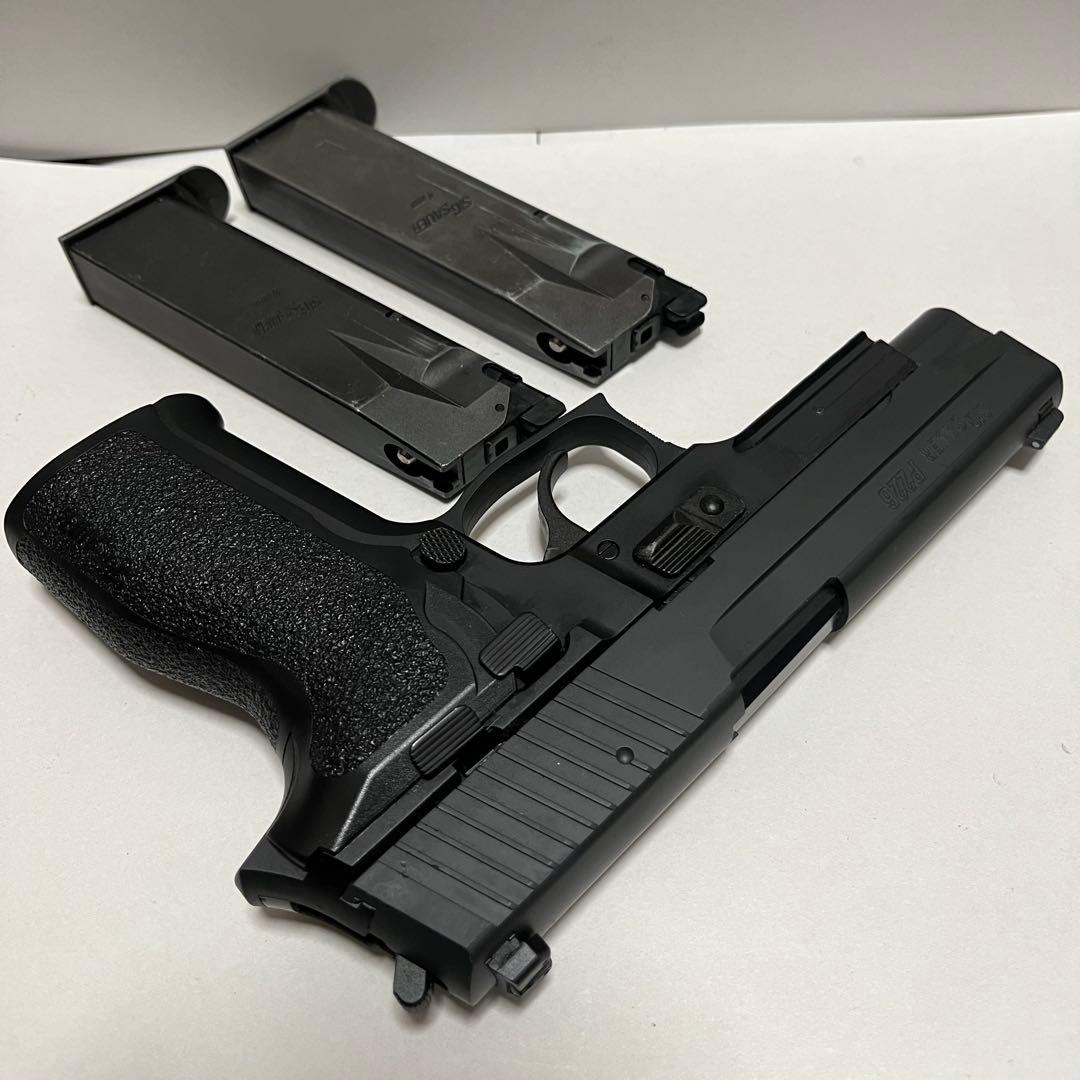 東京マルイSIG SAUER P226 E2ガスブローバック　マガジン計２本