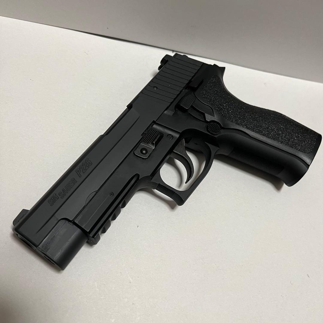 東京マルイSIG SAUER P226 E2ガスブローバック　マガジン計２本