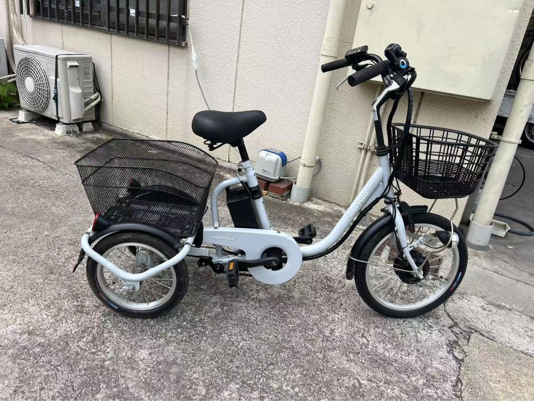 （株）カイホウジャパン　電動アシスト三輪自転車　ashiraku　充電器付