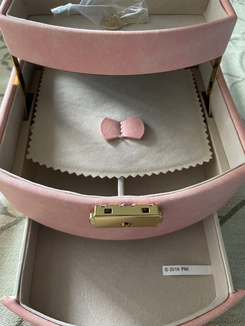 レア　新品　鍵付き３段ジュエリーボックス（ピンク）