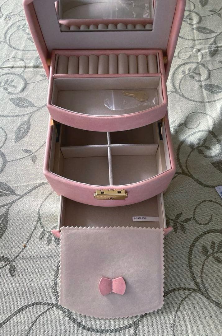 レア　新品　鍵付き３段ジュエリーボックス（ピンク）