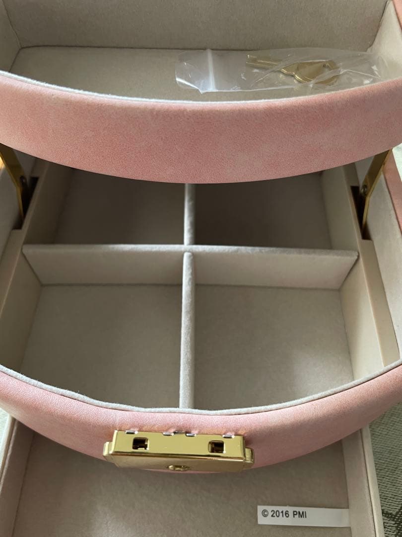 レア　新品　鍵付き３段ジュエリーボックス（ピンク）