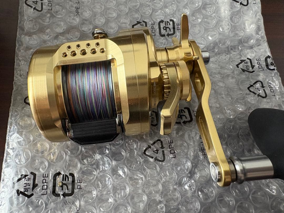 SHIMANO 22オシアコンクエスト300HG(右)