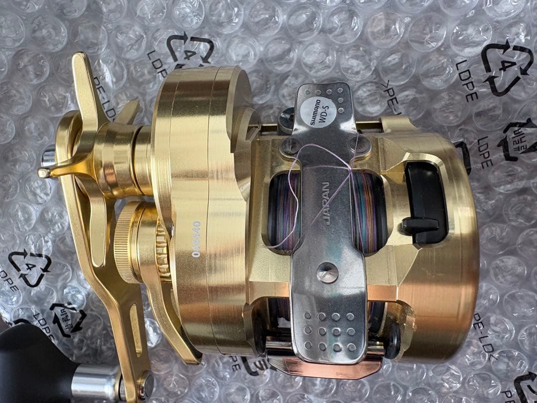 SHIMANO 22オシアコンクエスト300HG(右)