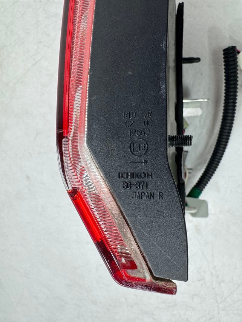 クラウン ロイヤル 200系 後期 右テールライト 純正 LED 内側 レンズ