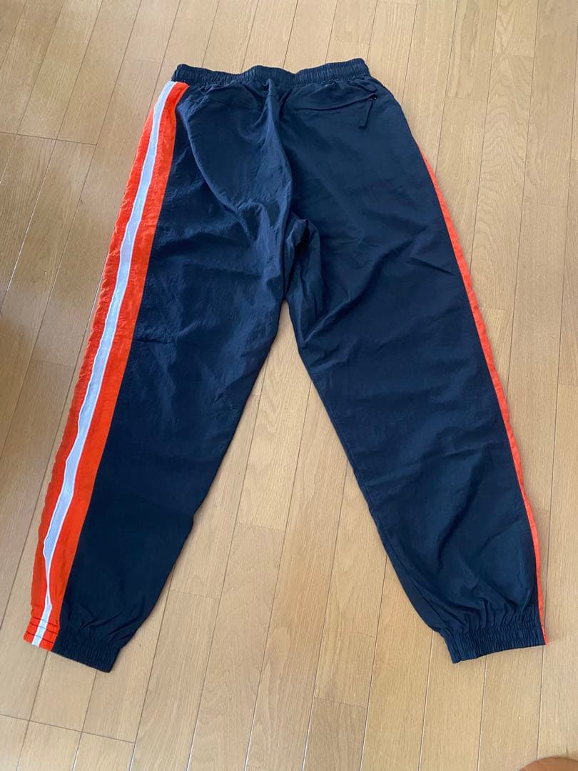 海外限定Nike トレーニングパンツ ブラック/オレンジ