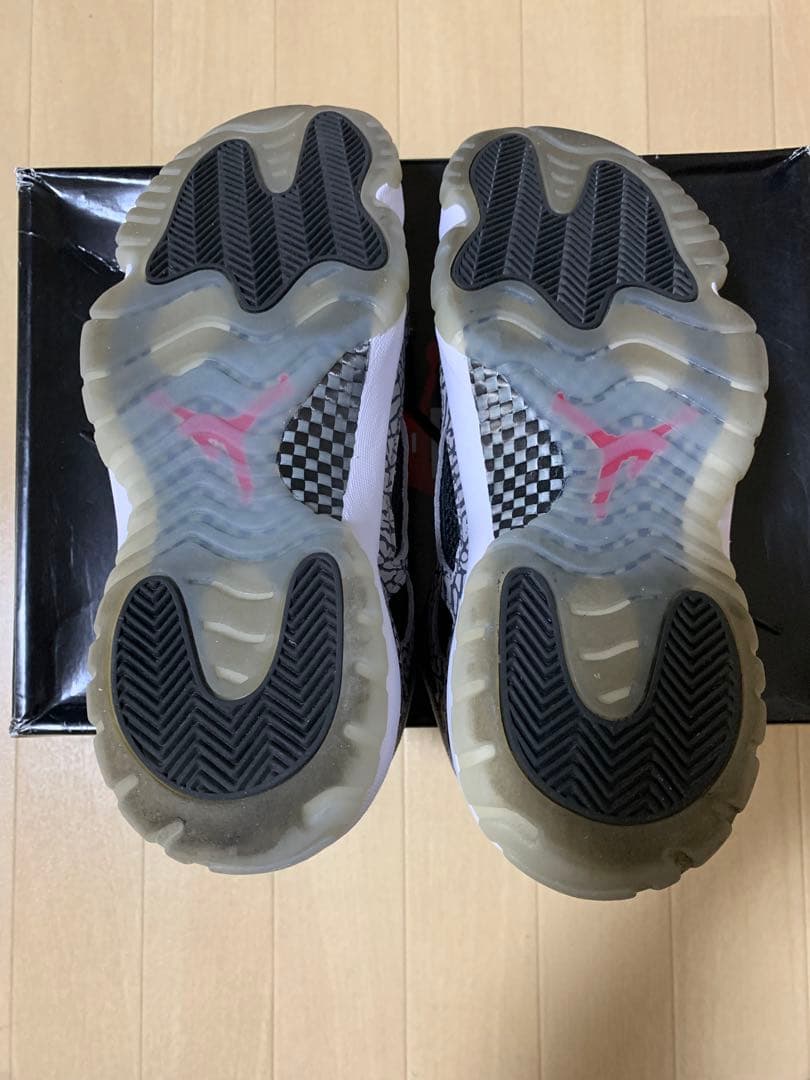 AIR Jordan 11 low セメント　3バージョン